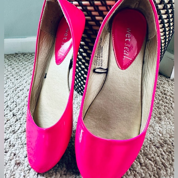 WetSeal Pink flats - Picture 1 of 2